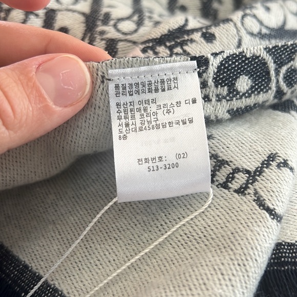 Christian Dior Oblique Bleu Marine scarf. Beautiful and so soft! Still has tags! - Picture 5 of 6